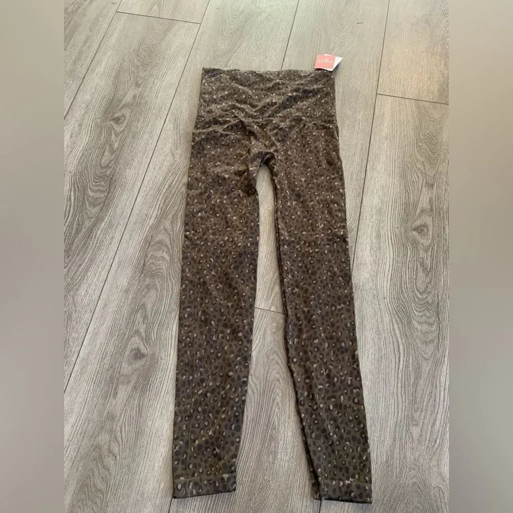 Spanx size L olive leopard look at me now leggings